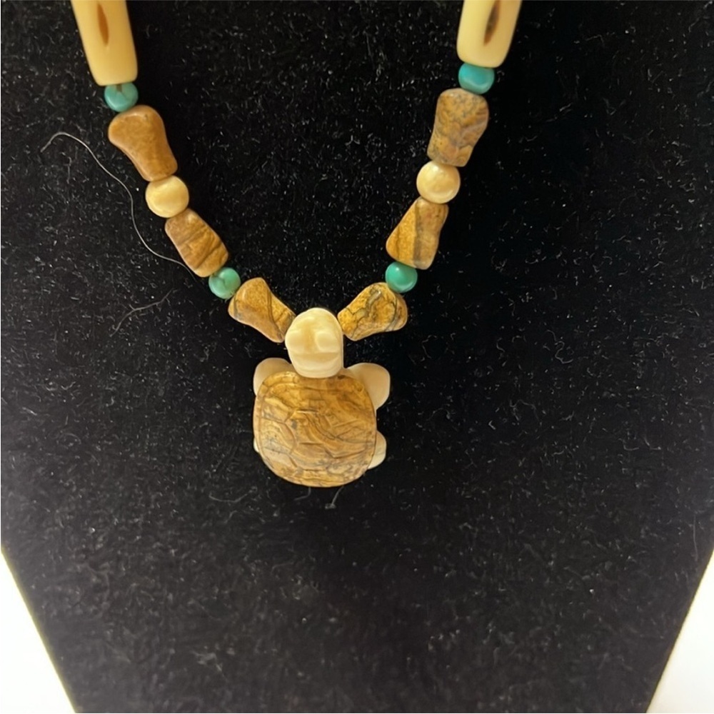 Native American hand carved stone necklace - Picture 4 of 7